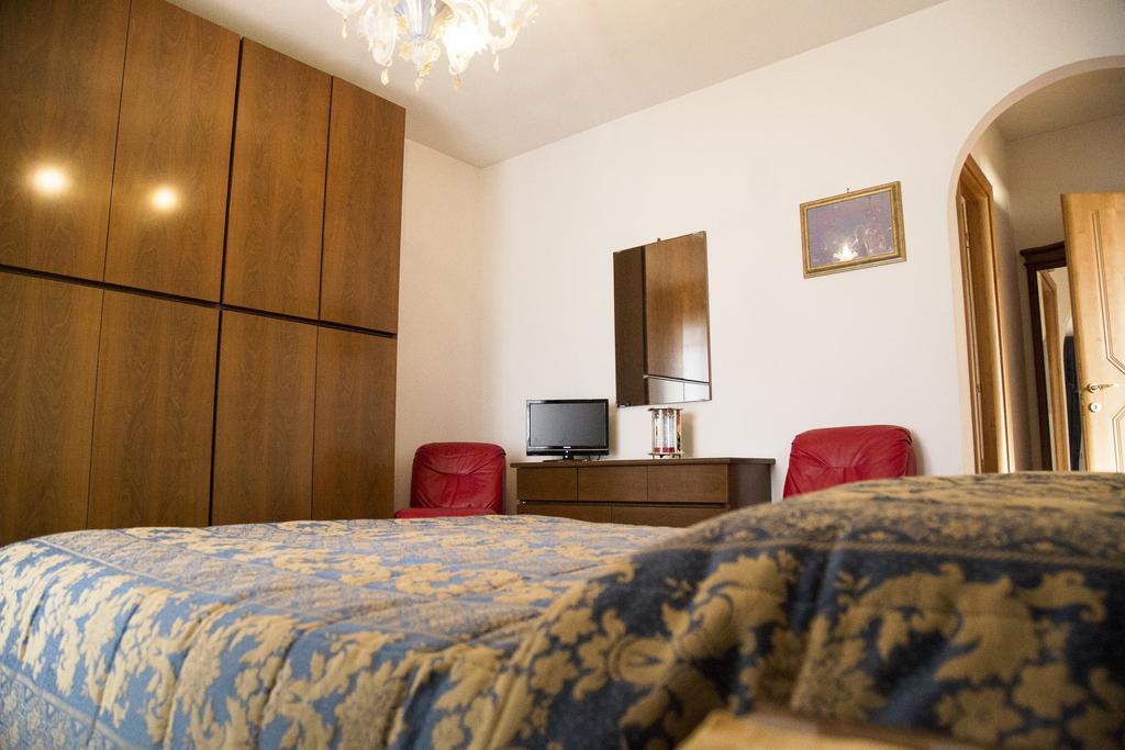 بيسيا B&B Nuovo Paradiso الغرفة الصورة